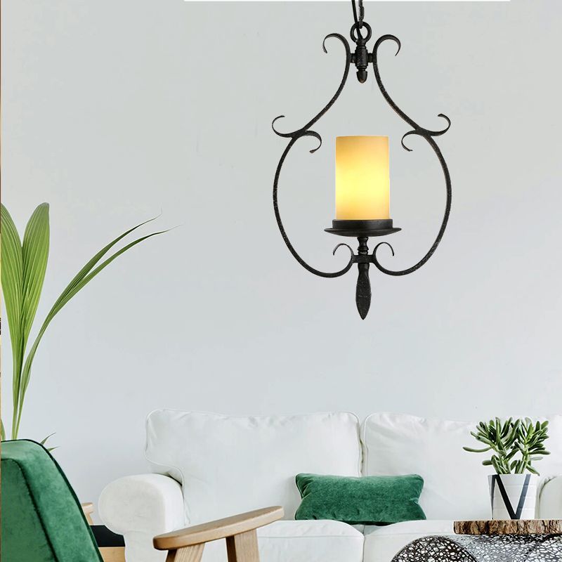 Luz de techo de colgante de cilindro negro antiguo Vidrio beige rústico 1 Lámpara de estar de sala de estar con jaula de metal