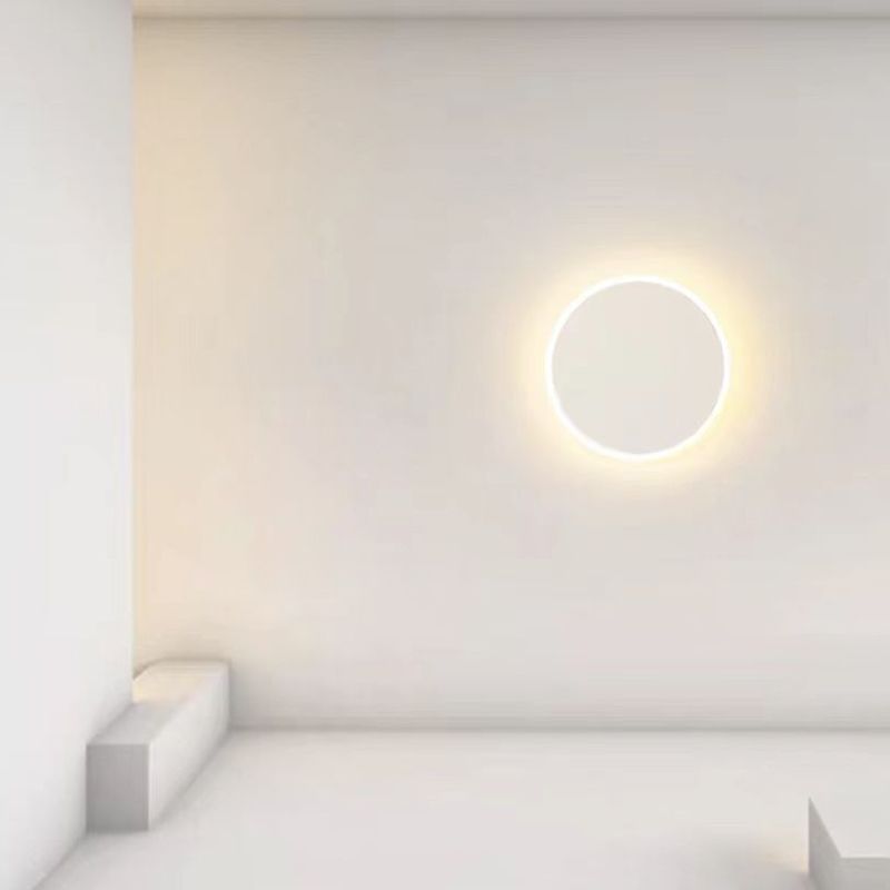 Round Shape Metal Wall Light Modern Style 1 Light Wall Mounted Lamp in White