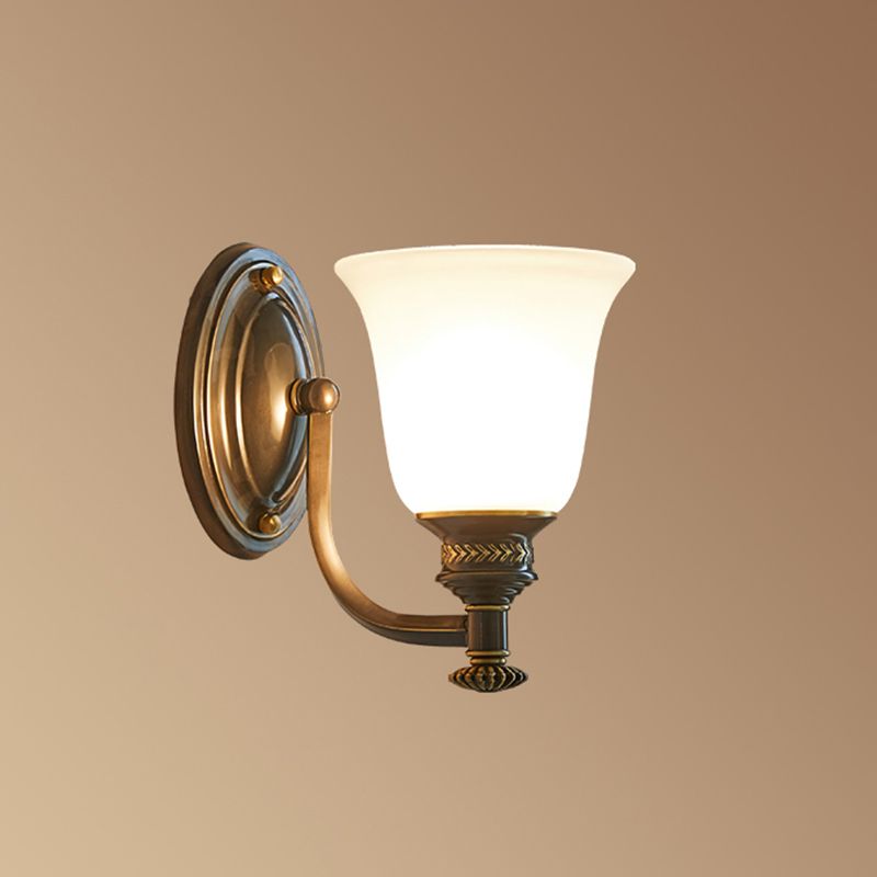 Luce da parete a campana in ottone classico vetro bianco gelo da letto a supporto da parete lampada