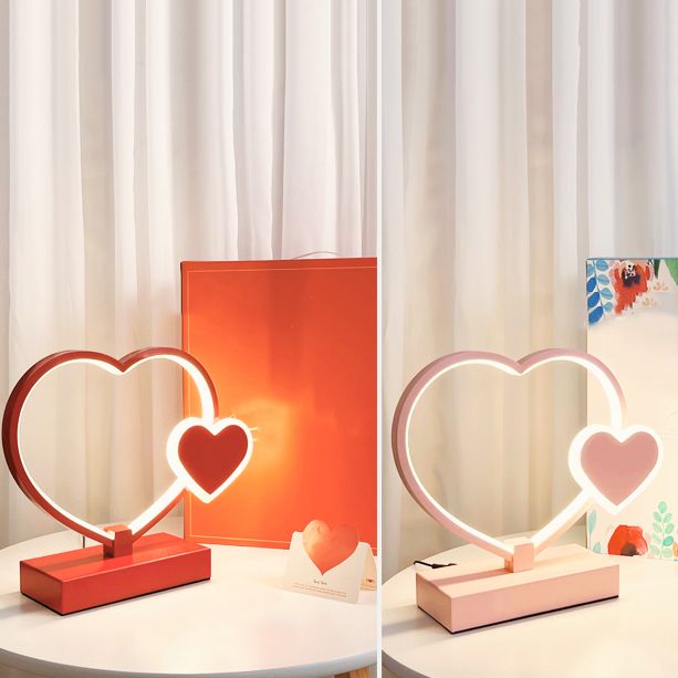 Romantic Heart Shaped Table Lamp Modern Metal Bedroom LED Night Light