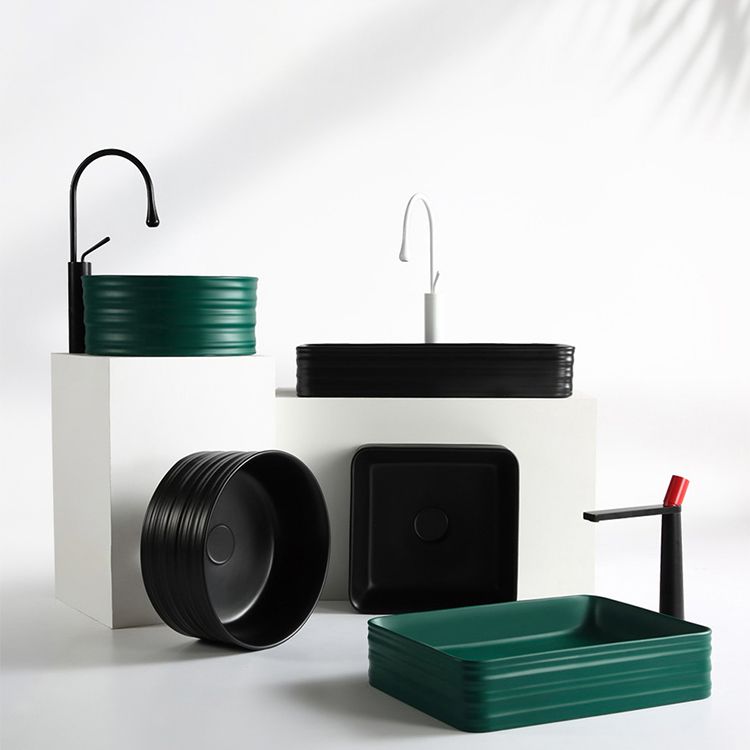 Modern Vessel Bathroom Sink Circular Porcelain with Pop-Up Drain Vessel Sink