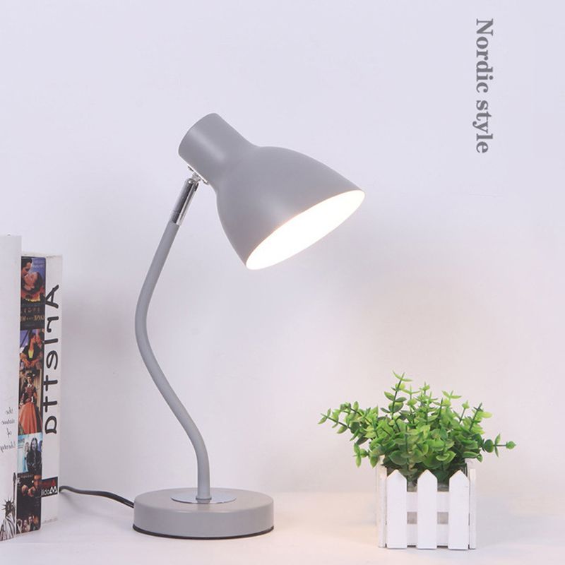 Lámpara de mesa de tono de domo de estilo macarrón nórdico Diseño de brazo ajustable de metal Luz de noche de 1 luces