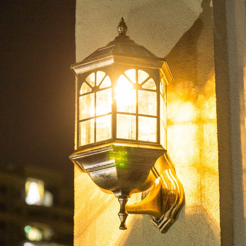 Clear Glass Black/Brass Solar Wall Lighting Faceted Traditional LED Lantern Wall Sconce for Outdoor