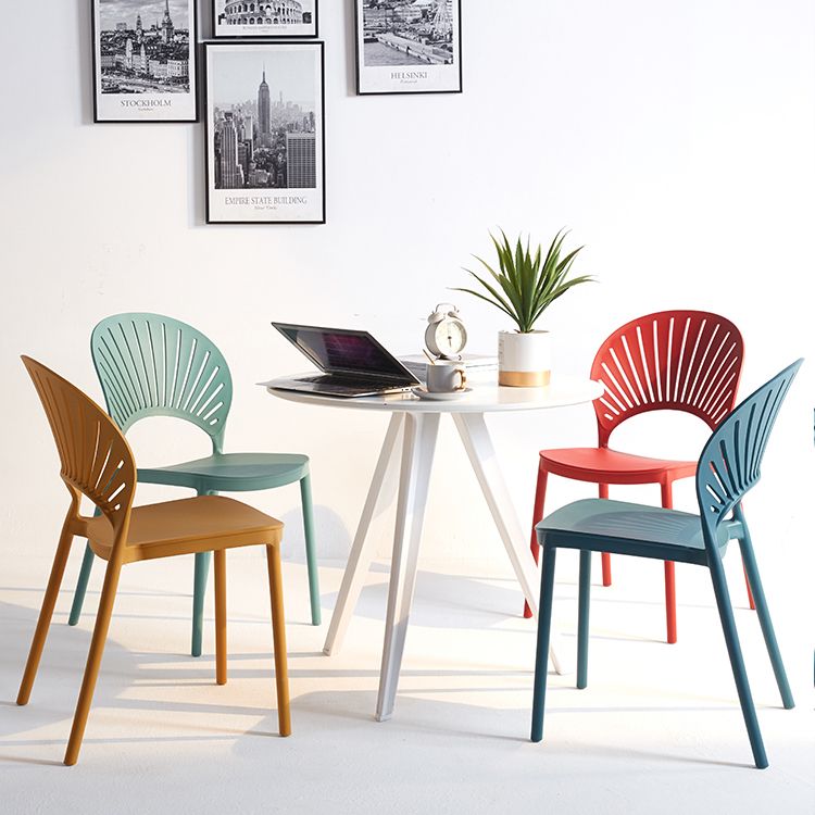 Chaise latérale arrière en plastique moderne Windsor 33" H dinant la chaise pour le restaurant