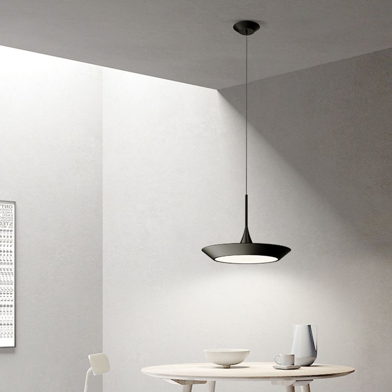Luminaire suspendu en forme de géométrie Métallièrement le pendentif LED minimaliste pour salle à manger