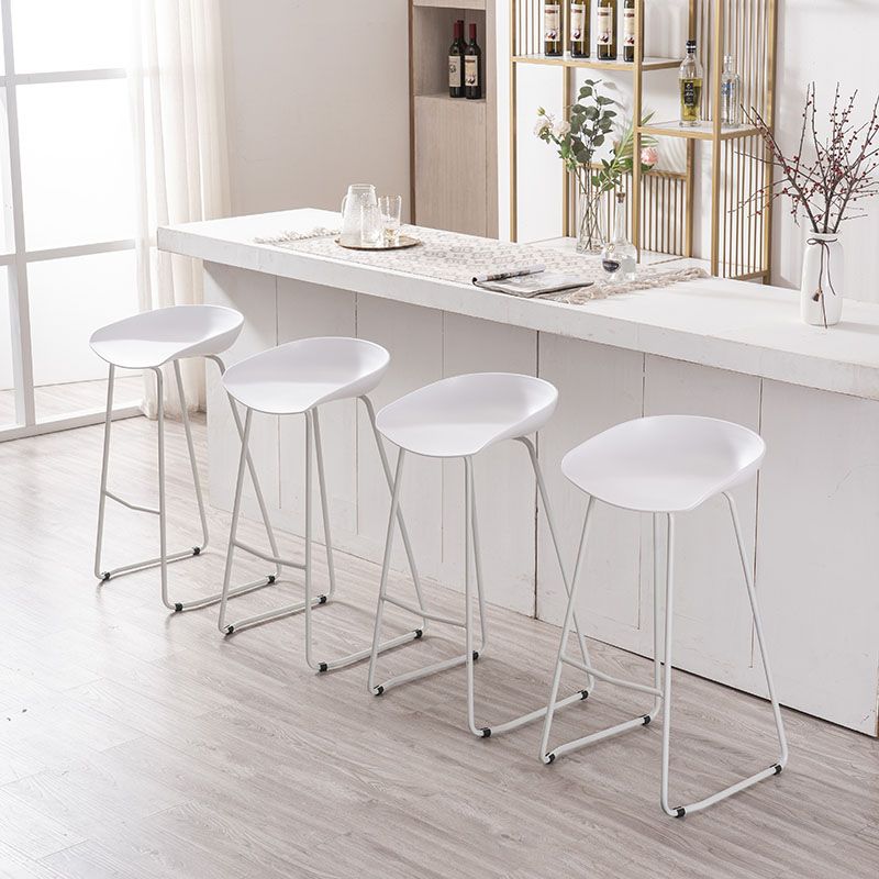 Modern Armless Backrest Counter Stool Iron Bar Stool with Plastic Seat