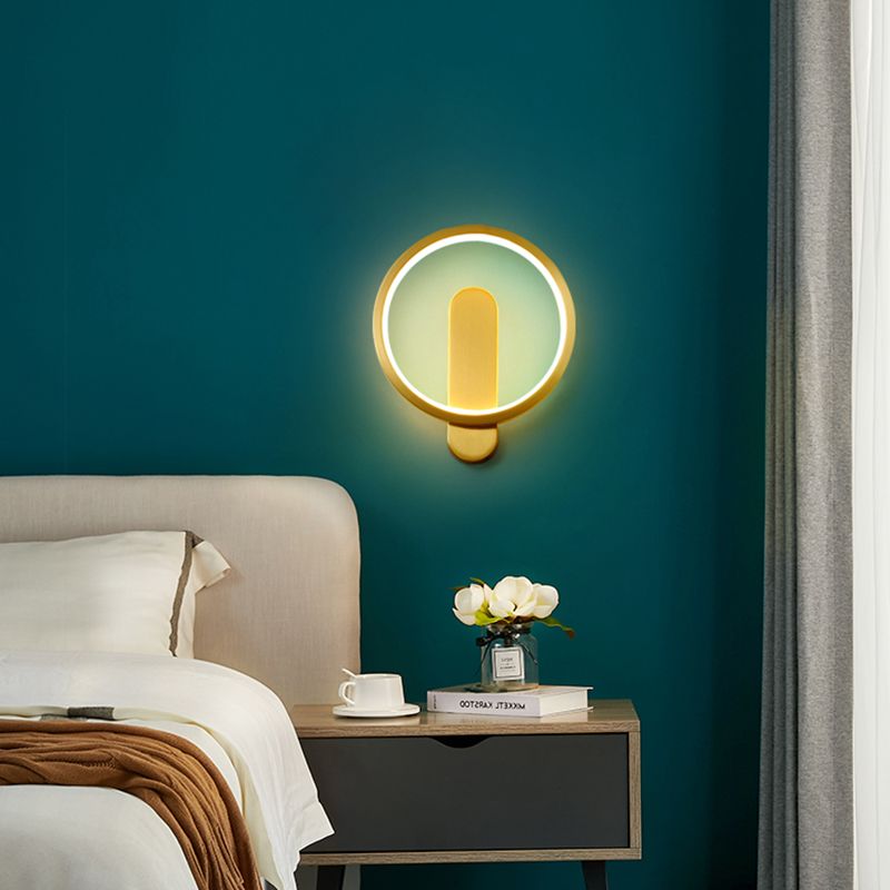 Modern Minimalist Style Wall Mounted Lighting Metal Sconce Light Fixture in Gold Finish for Bedroom