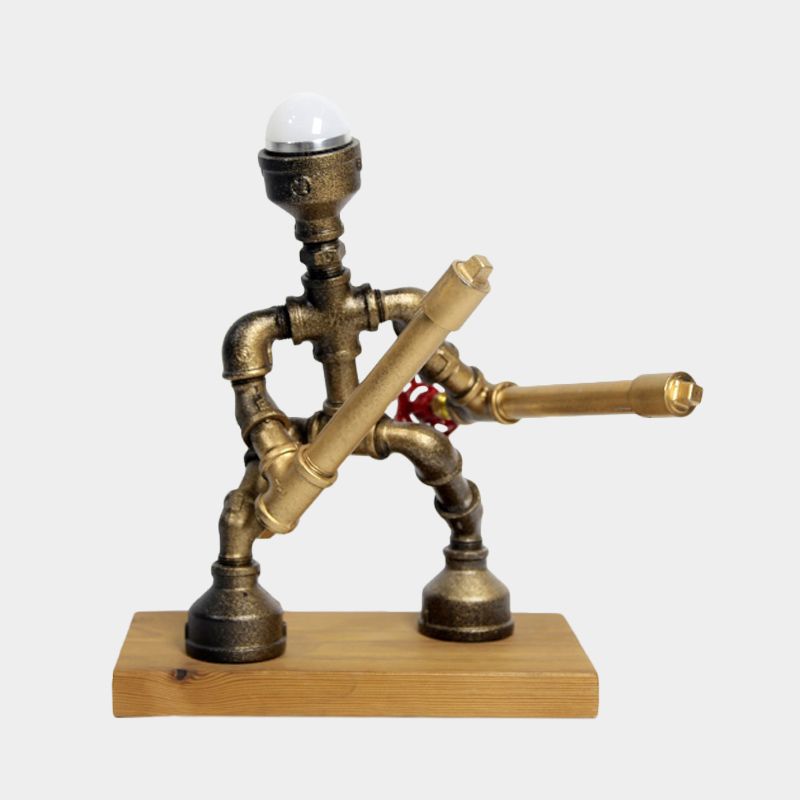 Antiquierter Krieger Nachttisch Beleuchtung 1 leichte Eisentischlampe in Messing mit Wasserventil -Deco