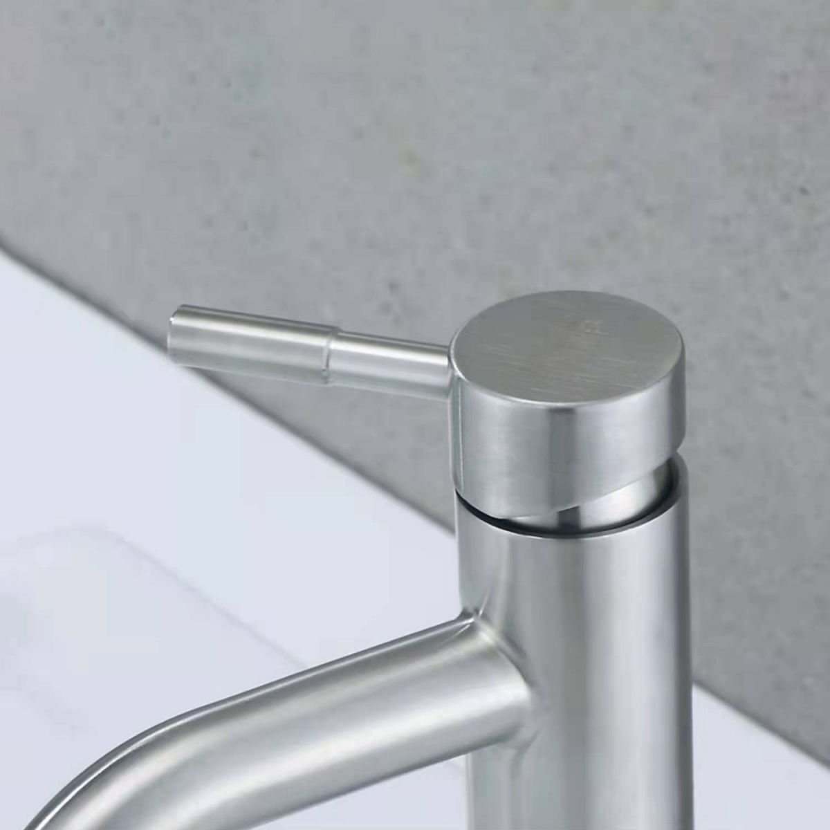 Stainless Steel Bathroom Faucet Chrome Lever Handle Sink Faucet with 1 Hole