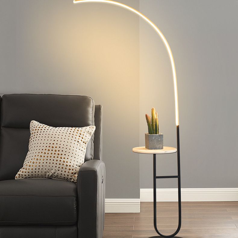 Lampada per pavimenti per pavimentazione a curva nera e oro Modern LED ACRILICO LED LIGHT con vassoio