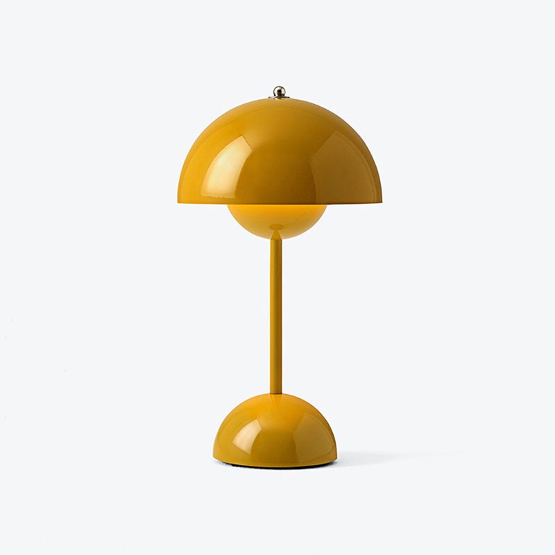 Gewölbter Tischlicht nordischer Metal -Nachttischlampe für Schlafzimmer