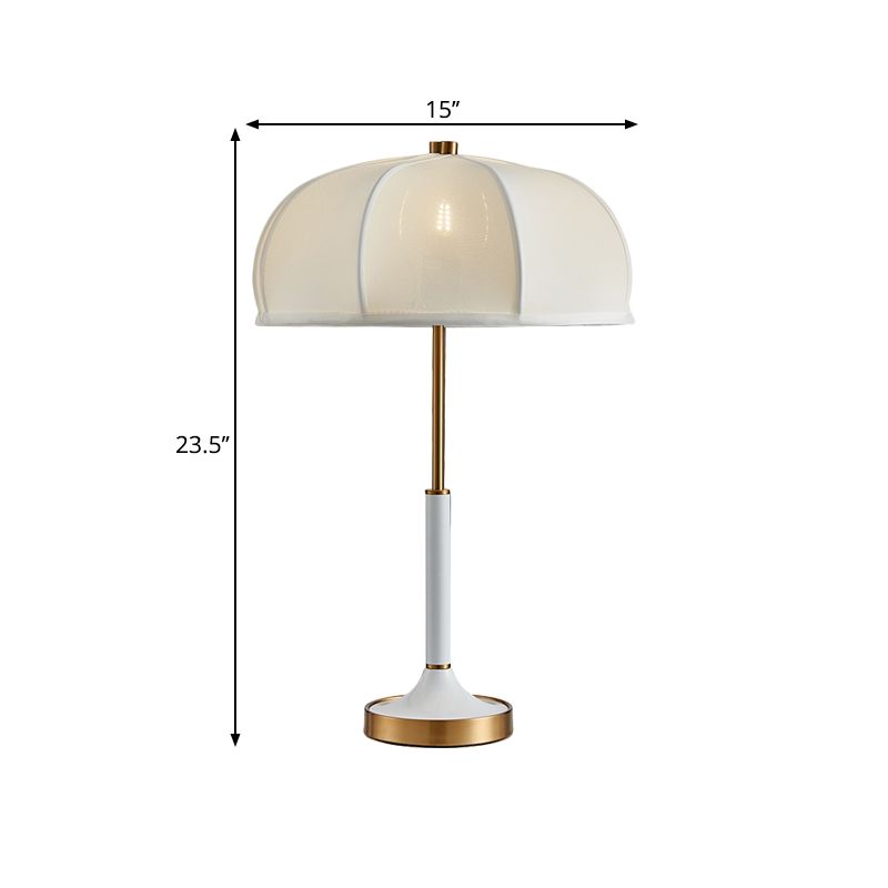 Lampada da scrivania a lampadina singola dorata Lampada da lettura notturna con ombrello in tessuto tradizionale per soggiorno