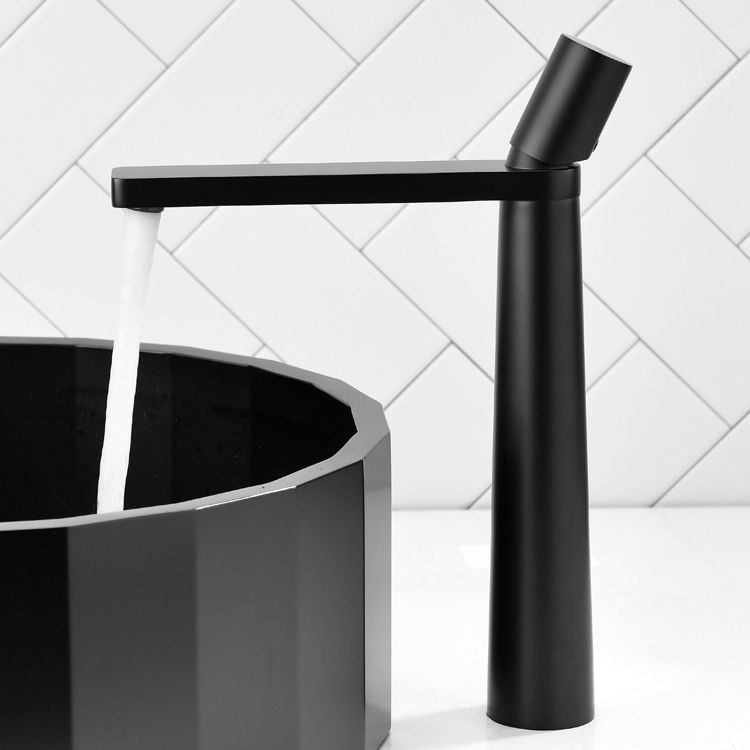 Knob Handle Square Sink Faucet Brass Bathroom Sink Faucet with 1 Hole