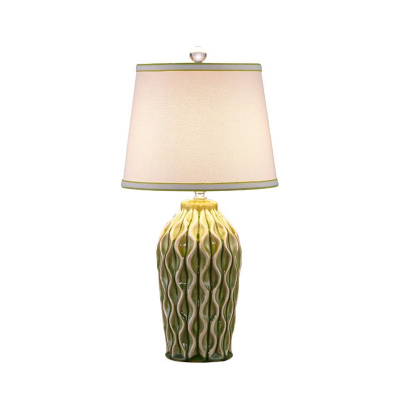 Tessuto a forma conica lampada da tavolo in stile nordico luce singolo comodino con decorazione in ceramica