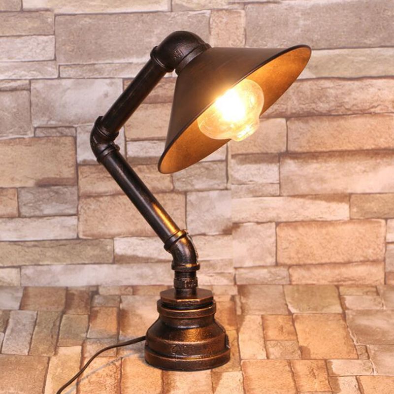 Lampada da comodino industriale a 1 luce conica in ferro da comodino con braccio piegato in bronzo
