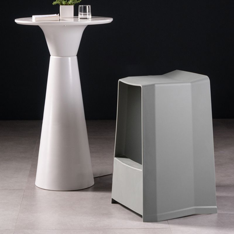Modern Style Plastic Counter Stool Armless Barstool with Footrest