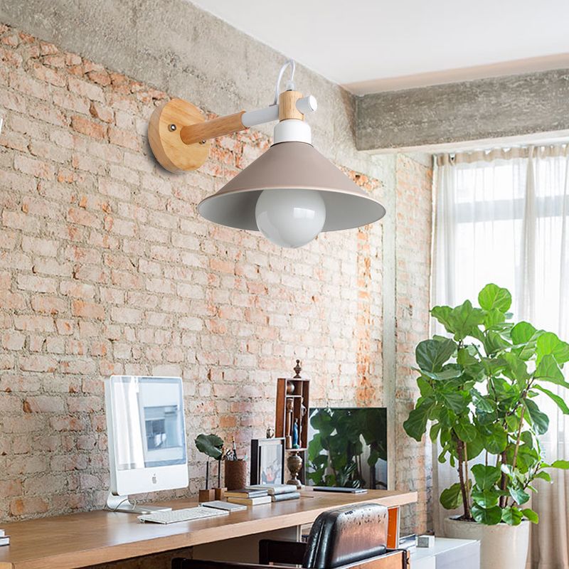 Éclairage mural en cône élégant nordique 1 lampe à applique métallique de tête avec joint en bois en noir / gris pour le couloir