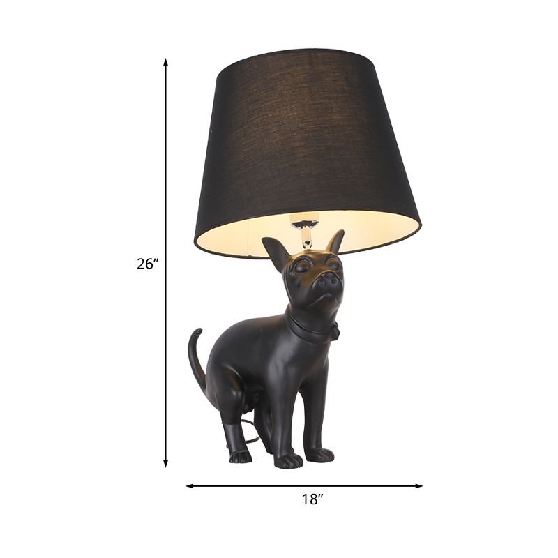 Lámpara de noche de resina Estilo country Style 1 Bulbo de la mesa de la mesa de dormitorio en negro con tono de tela de cono