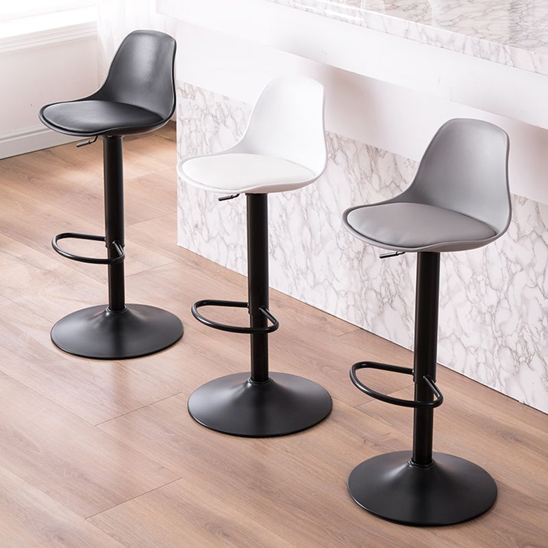 Taburete de bar interior giratorio contemporáneo de altura ajustable con respaldo bajo