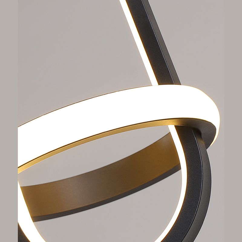 Aluminium LED Hanging Light dans un style concis moderne en fer forgé, une lumière suspendue géométrique avec une teinte en silicone