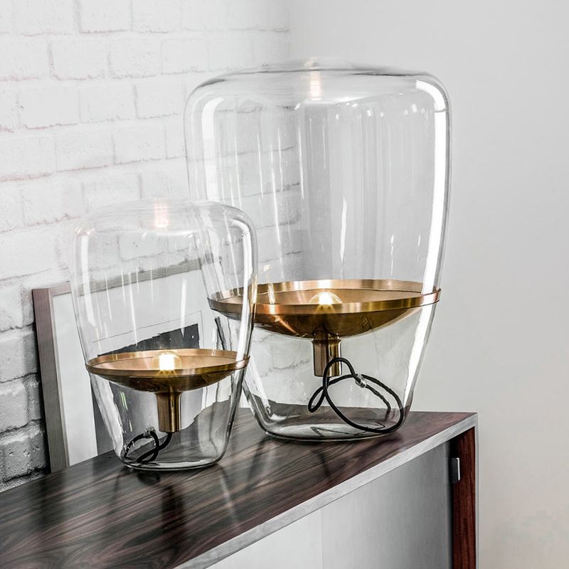 Lampada da notte triangolare in vetro trasparente/fumé/cognac, postmoderna, a 1 testa, con paralume interno per piattino, in nero/ottone