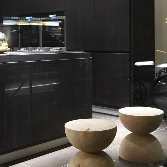 Scandinavian Round Solid Wood Top Side Table 16.5-inch Pedestal End Table