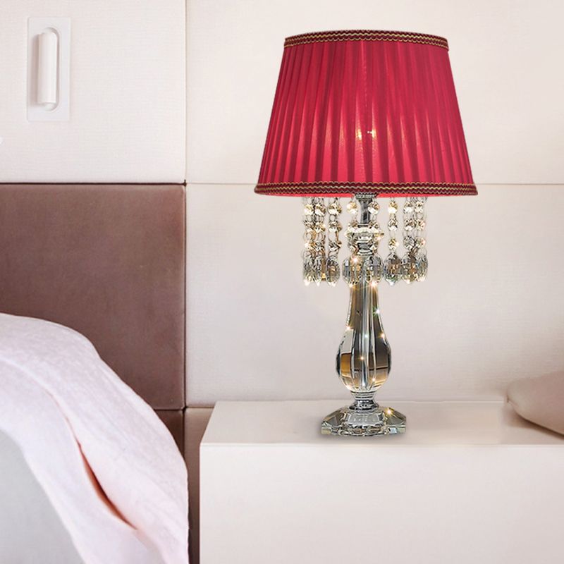 Beige/bordeaux/hemelblauw 1 lamp nachtkastje lamp traditionele heldere kristallen kralen bel/geplooide schaduw tafellicht voor slaapkamer