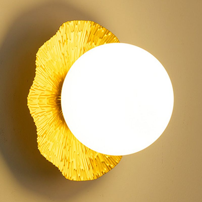 Single Modernism Golden/Black Wall Mounted Sconce Shaded Wall Light for Foyer