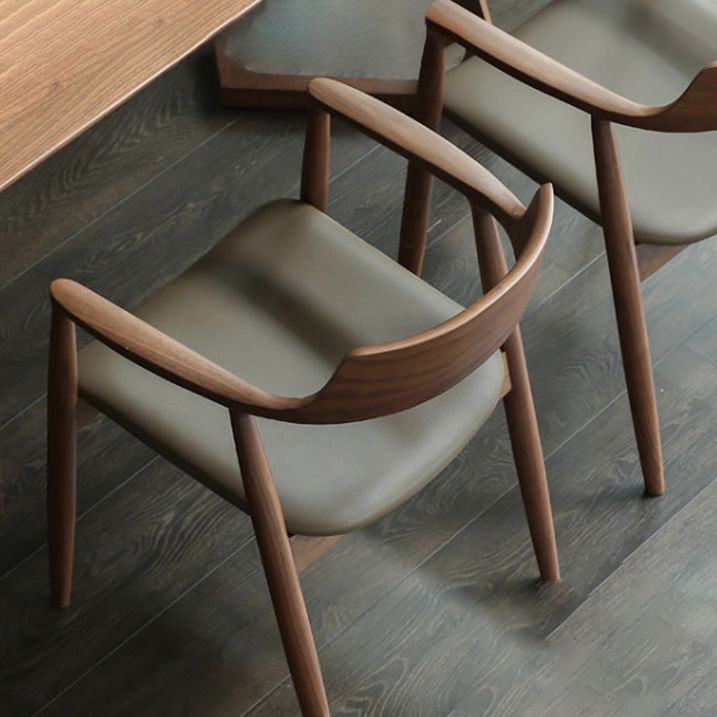 Chaise contemporaine avec accoudoirs ouverts en frêne, chaise de salle à manger rembourrée en noyer (Ensemble de 2)