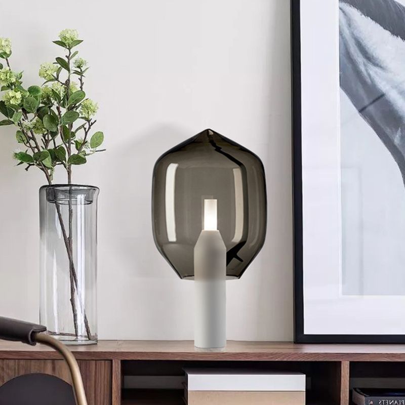 Lámpara de escritorio de sombra de jarra de vidrio de humo Luz de mesa moderna 1 cabeza, base de metal blanco cilindro