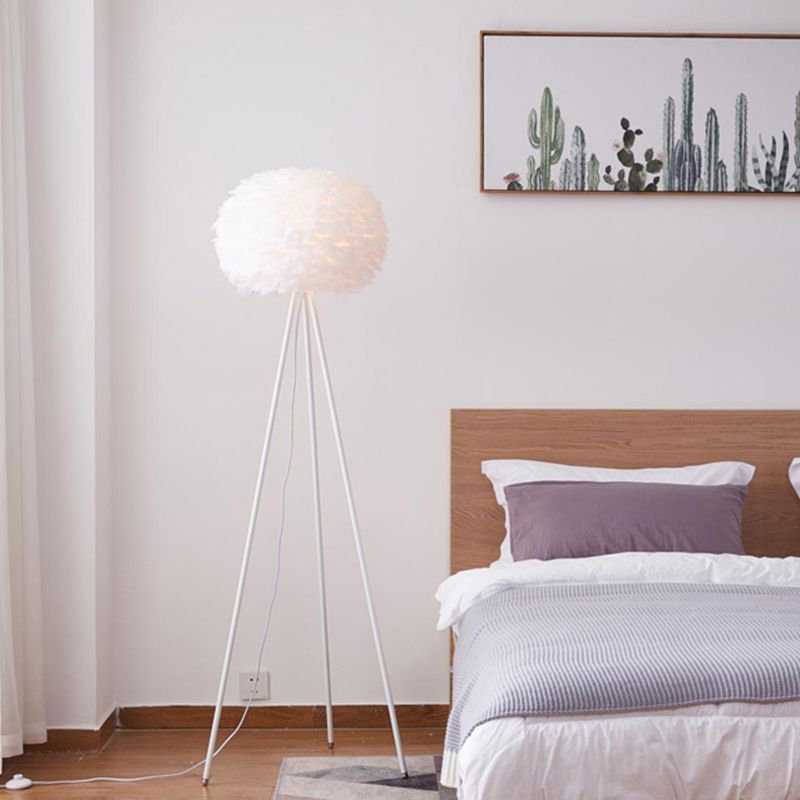 Ball Shape Floor Light Nordic Style Feather Floor Lamp for Living Room