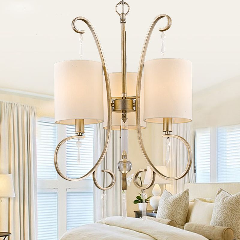 Gouden cilinder kroonluchter verlichtingsarmatuur traditionele stof 3-bulb metalen slaapkamer hangende lamp met kristallen accent
