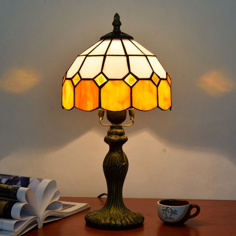 Yellow Single-Bulb Nightstand Lamp Classic Gridded Glass Scalloped Table Light for Living Room