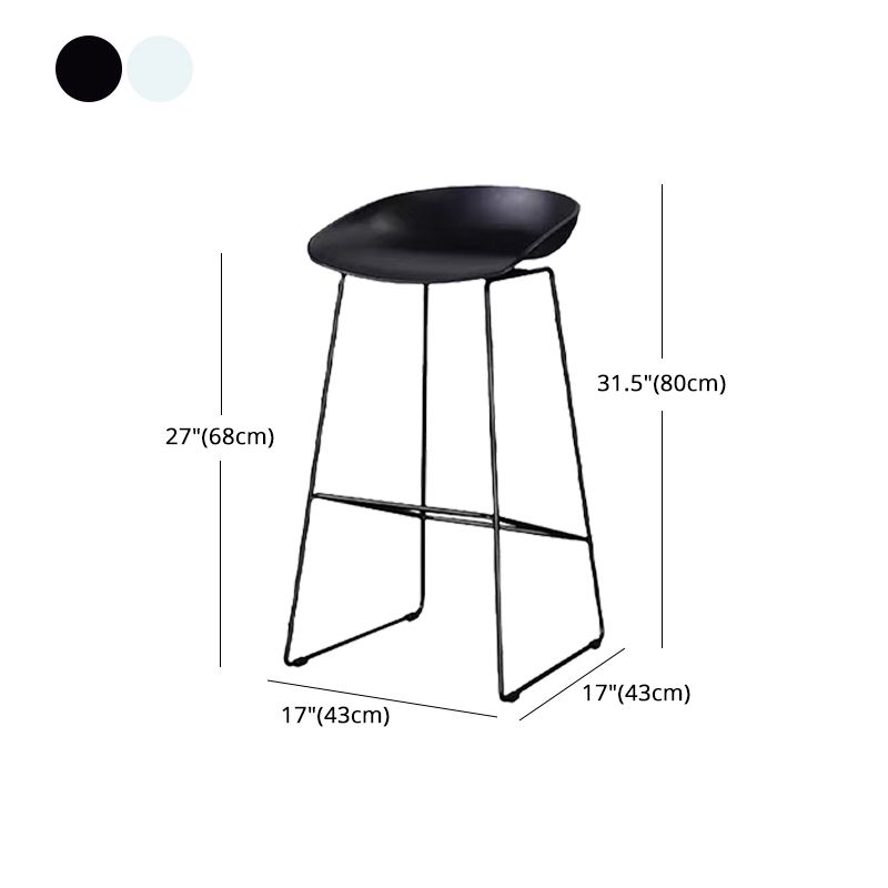 Skandinavische Thekenhocker aus schwarzem Metall und Kunststoff ohne Rückenlehne (4er-Set)