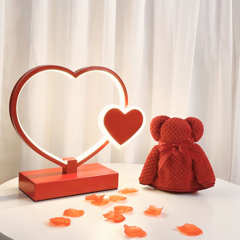 Romantic Heart Shaped Table Lamp Modern Metal Bedroom LED Night Light