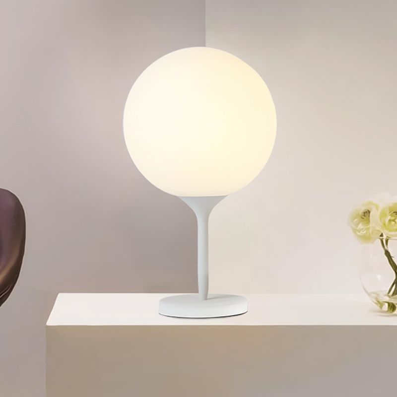Lampada da notte sferoidale in vetro bianco smerigliato Semplicità Illuminazione da tavolo a 1 luce per soggiorno, larghezza 6"/10"