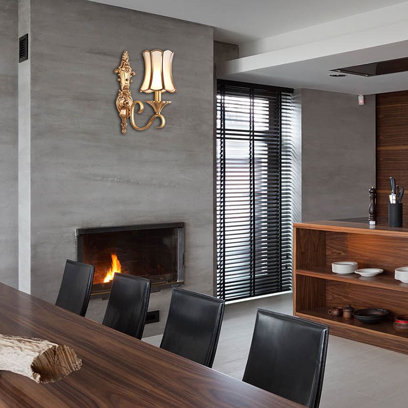 1/2 Bulbs Wall Sconce Traditional Brass Curved Metal Wall Light Fixture for Living Room