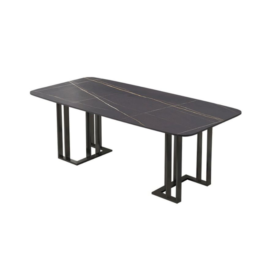 Set di sala da pranzo nera moderna di pietra sinterizzata con tavolo rettangolo e set da pranzo a base di metallo