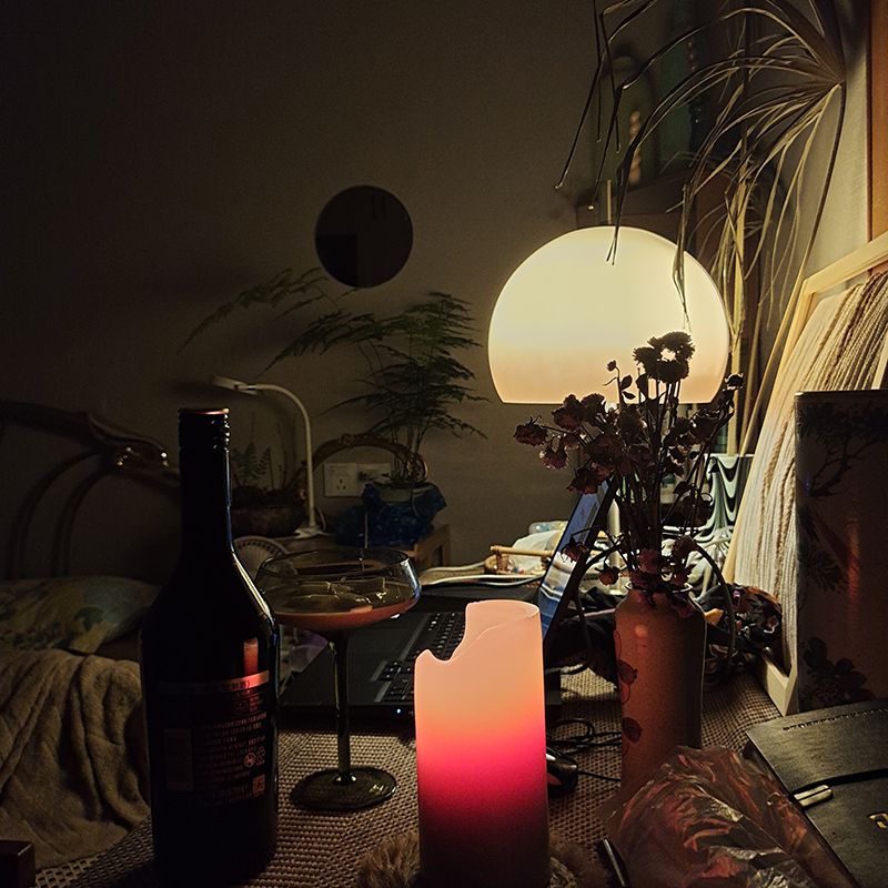 Lampada da tavolo a cupola in stile contemporaneo 1 comodino leggero in argento