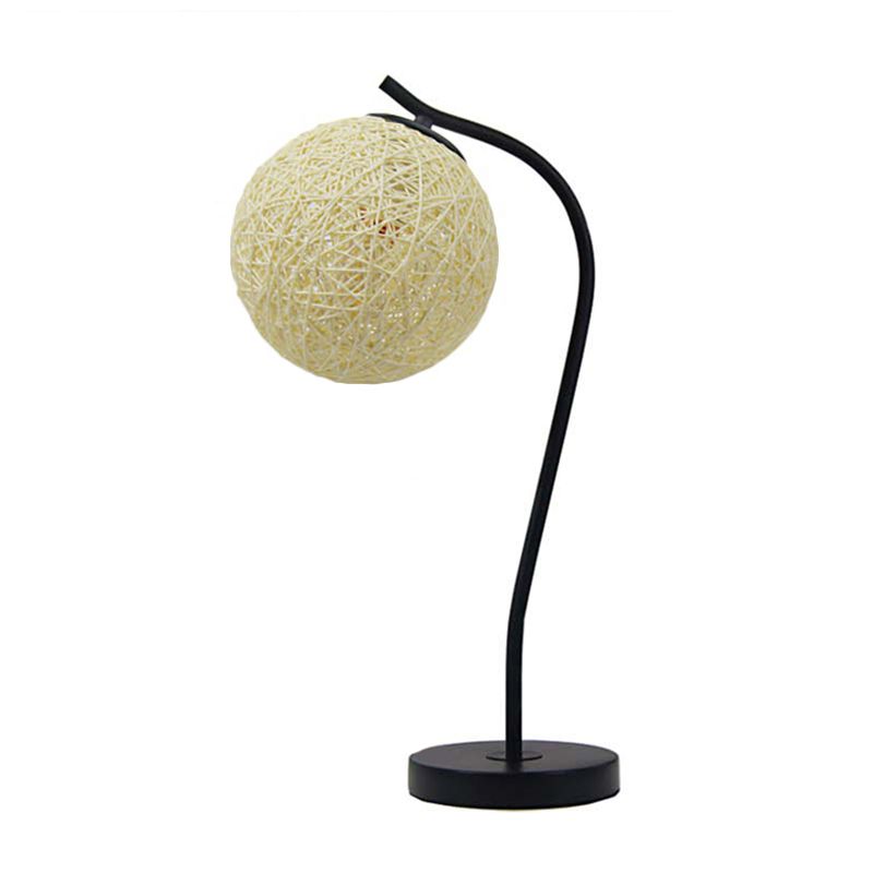 Lampada da tavolo fatta a mano gialla/avorio in stile campagna da tavolo a 1 luce con tonalità a sfera per camera da letto