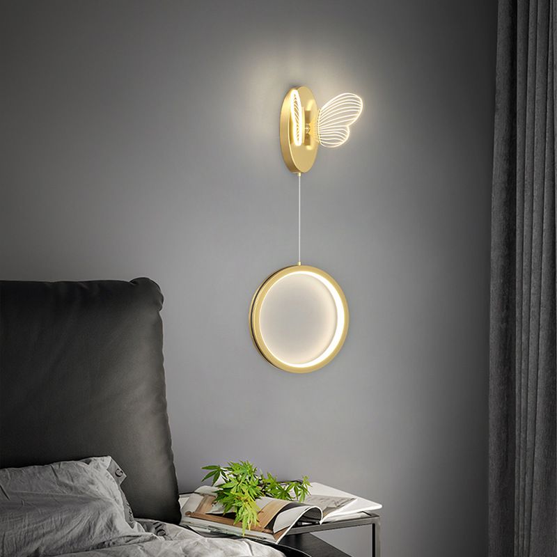 Éclairage mural en métal de forme géométrique