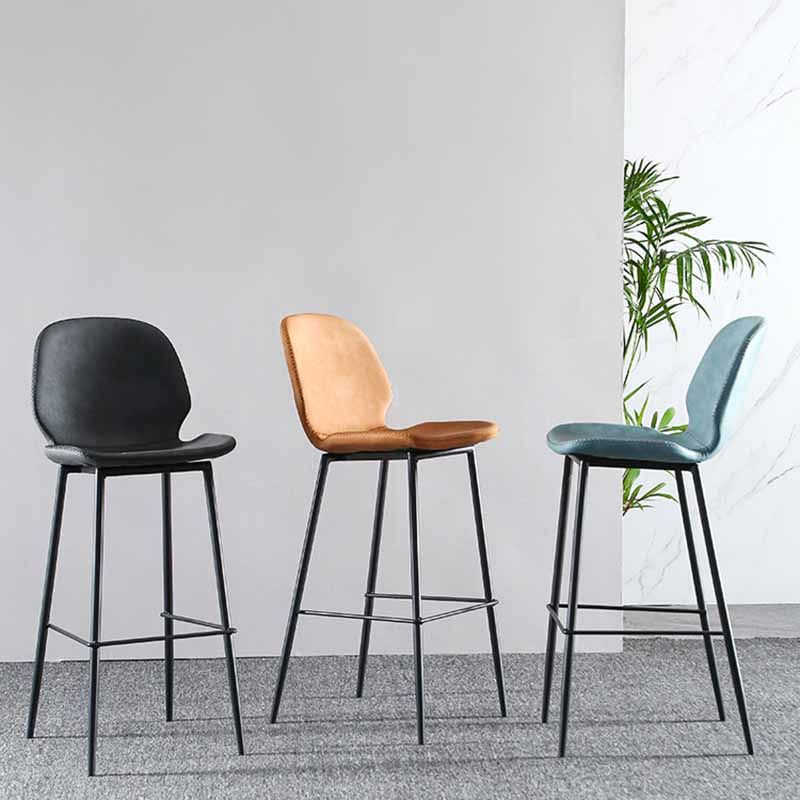 Taburetes industriales de cuero para mostrador, taburetes de bar con respaldo bajo de metal negro con reposapiés