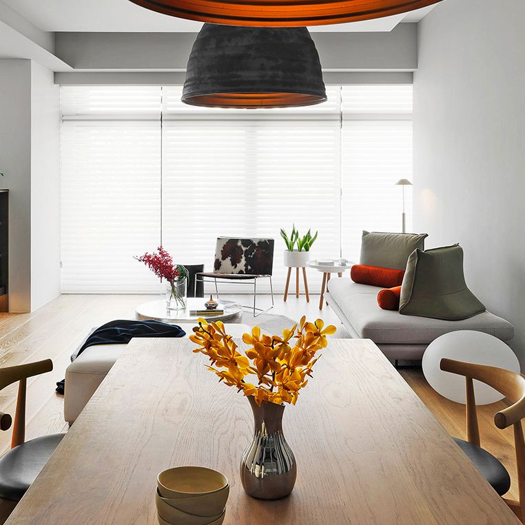 Standard Solid Wood Top Dining Set with 2 Black Metallic Legs for Dining Room Furniture