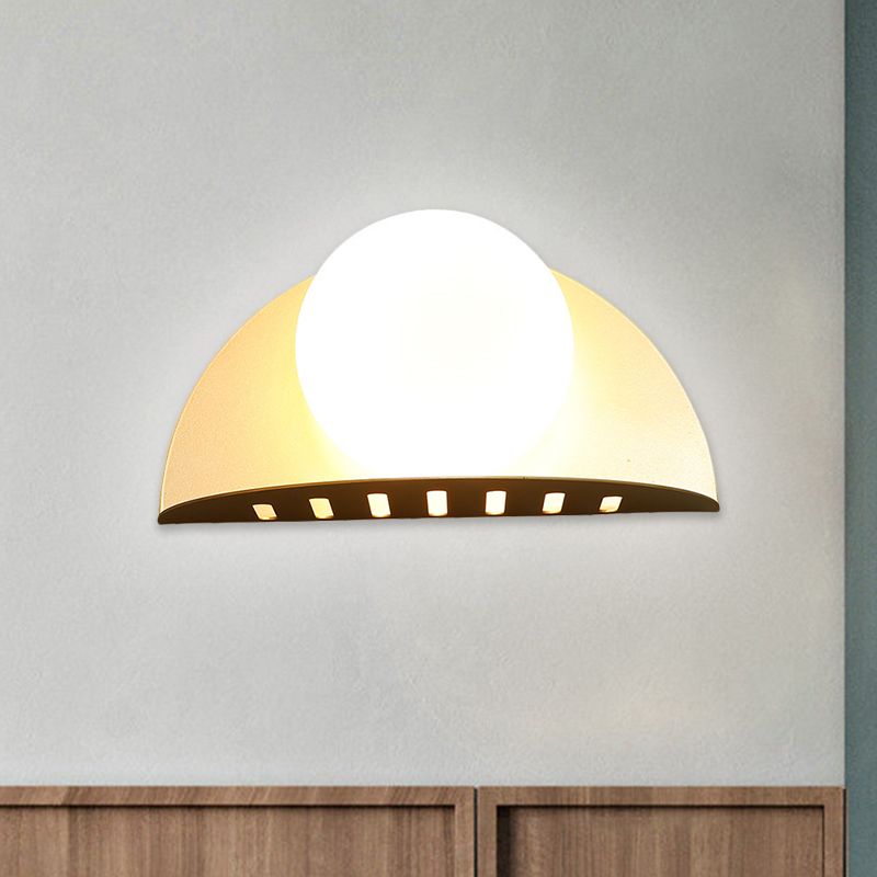 Esfera Iluminación de montaje de pared de vidrio opalino Contemporáneo 1 Bulbo Gold Lampse de lámpara de pared