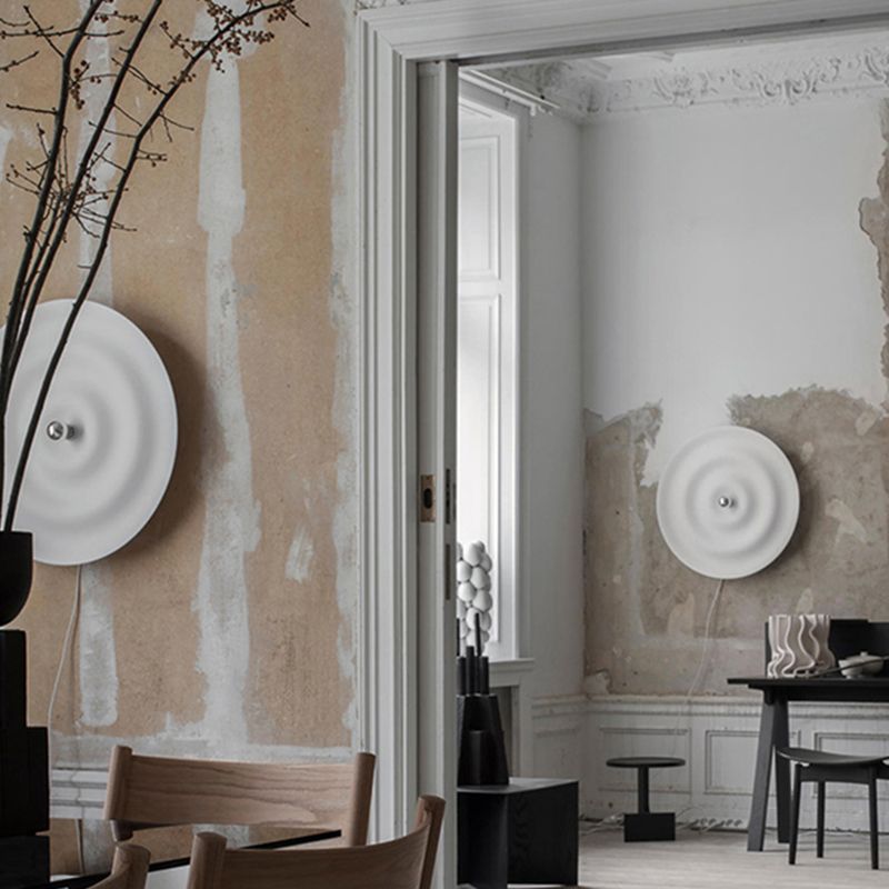 Modern Metal Wall Sconce Circular Shape Wall Light with Aluminum Shade for Bedroom