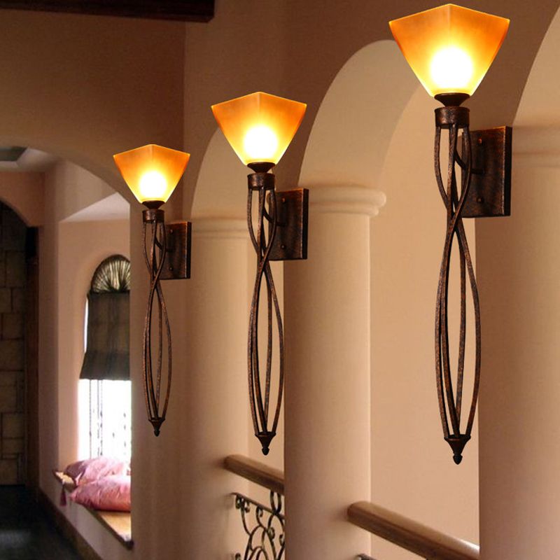 Applique murale de couloir torsadée en métal vintage, 1 lumière rouille, luminaire avec abat-jour en verre trapézoïdal