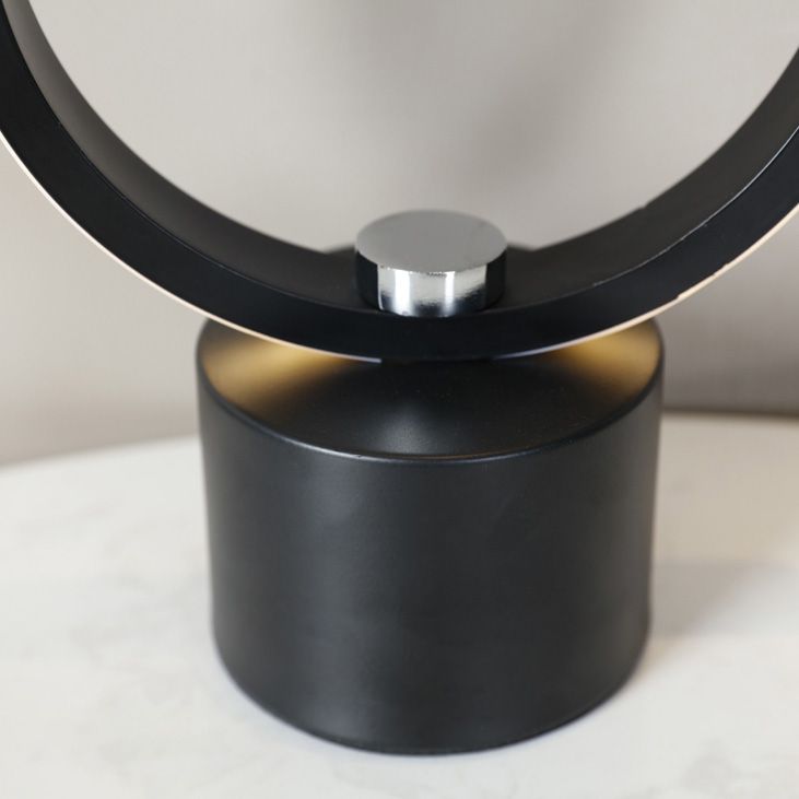 Moderner Stil Linearer Form Table Beleuchtung Metalltischlicht für Schlafzimmer