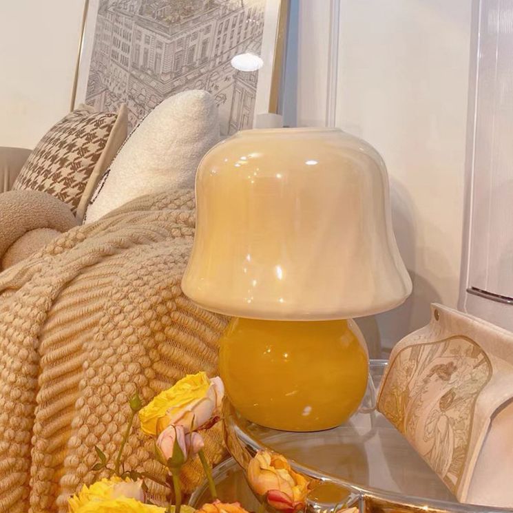 Table de table en forme de champignon