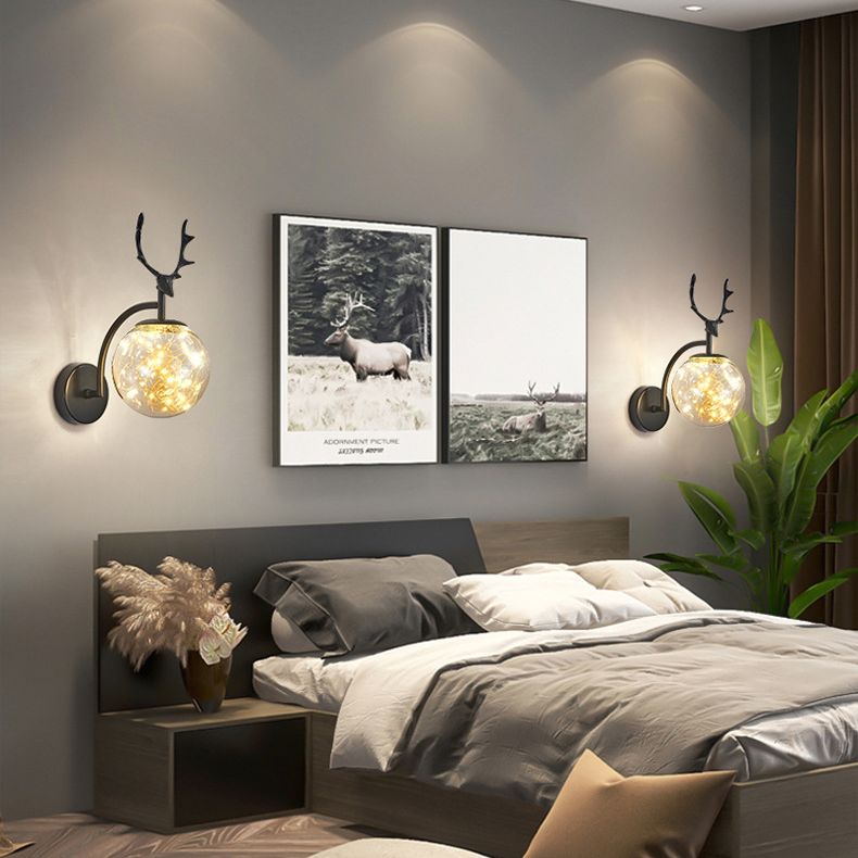 Glass Globe LED Wall Lamp in Modern Fashionable Wrought Iron Wall Sconce with Antler Decoration