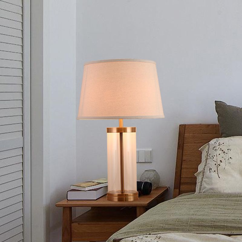 Verjüngter Drum Task Lighting zeitgenössischer Stoff 1 Kopflesebuch Licht in Weiß